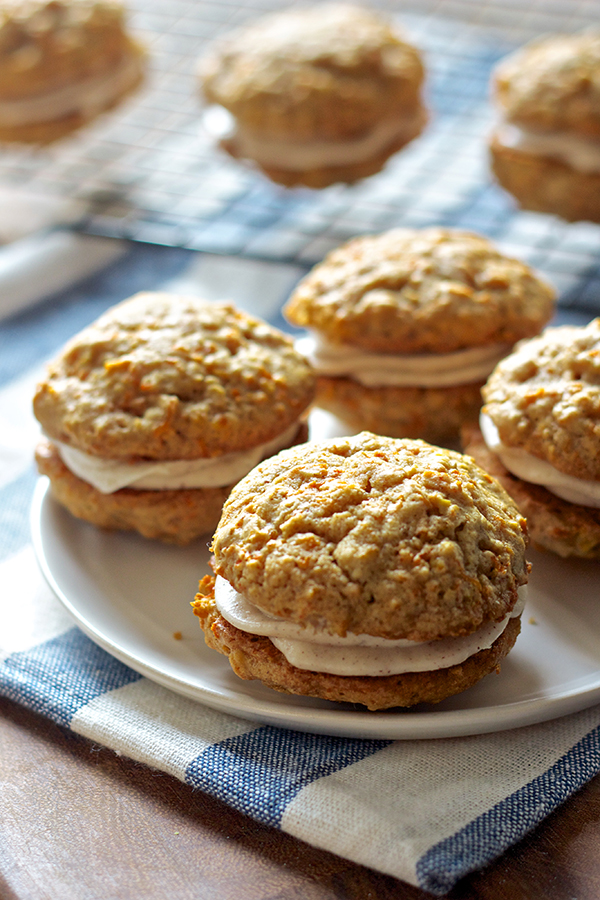 Carrot cake whoopee pies 9126 copy